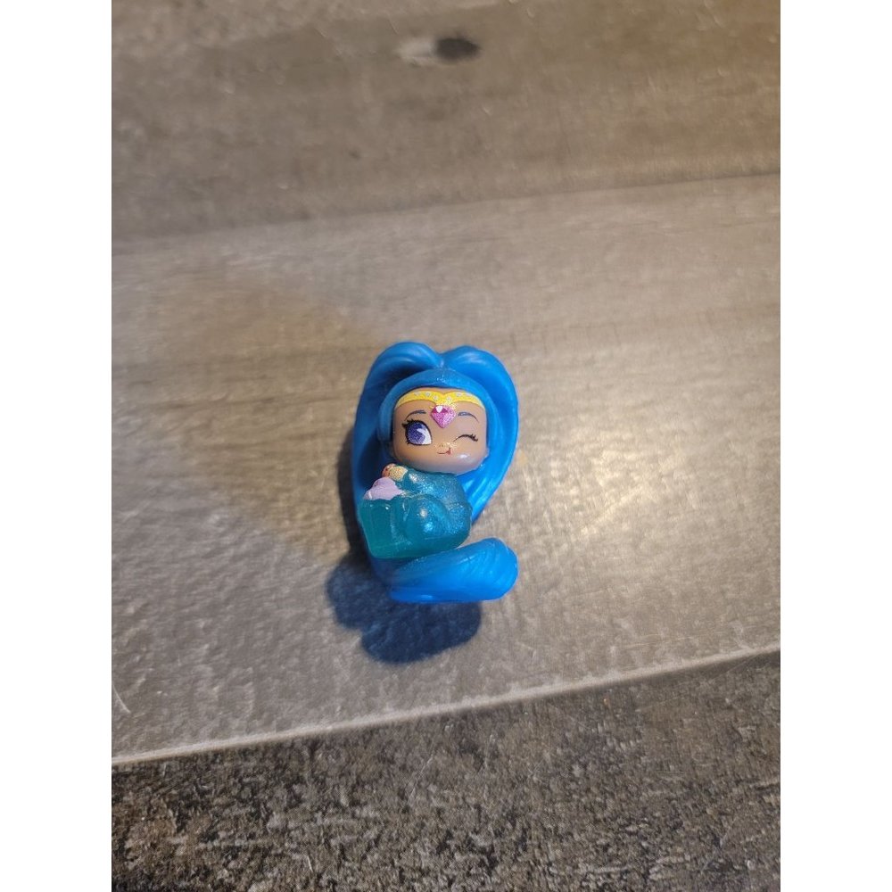 Shimmer‎ and shine blue hair girl cupcake toy